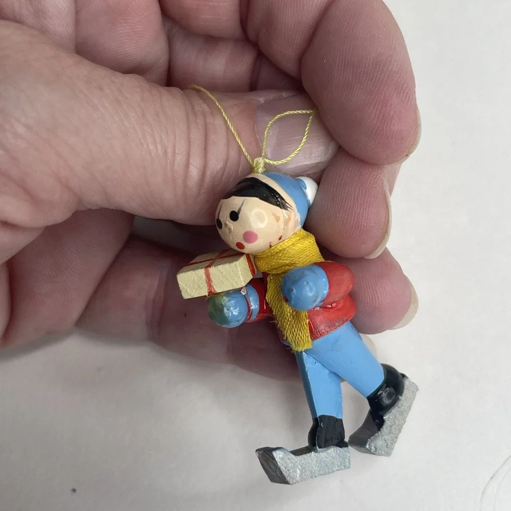 Vintage Set Of 21 Wooden Hanging Christmas Ornaments Some Have Damage See‎ Pics